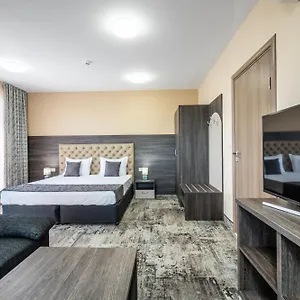 3* Hotel Plaza - Free Parking